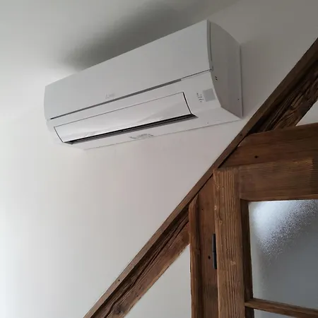 V Podkrovi 克雷姆尼察