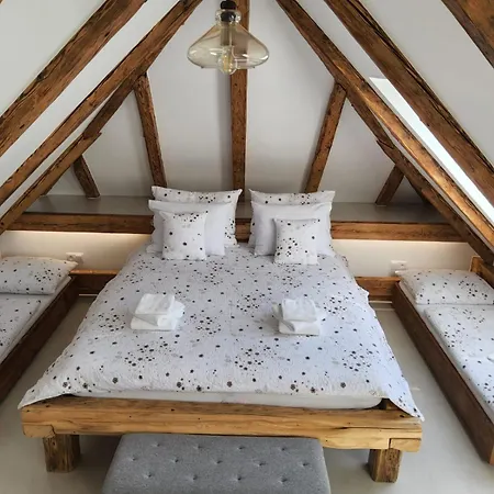 V Podkrovi Lägenhet Kremnica